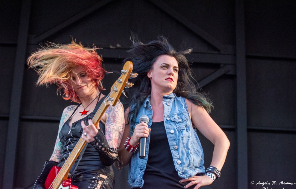 All Girl AC/DC Tribute Band Shoot To Thrill Rocks Knoxville Tennessee ...