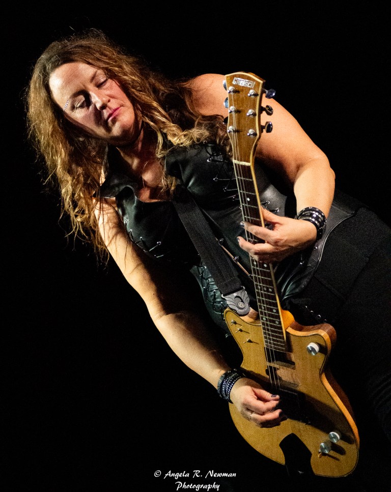 All Girl AC/DC Tribute Band Shoot To Thrill Rocks Knoxville Tennessee ...