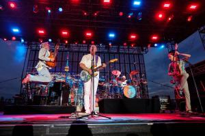 BARENAKED LADIES CLOSE OUT MASSIVE LAST SUMMER ON EARTH TOUR 2025 ON A